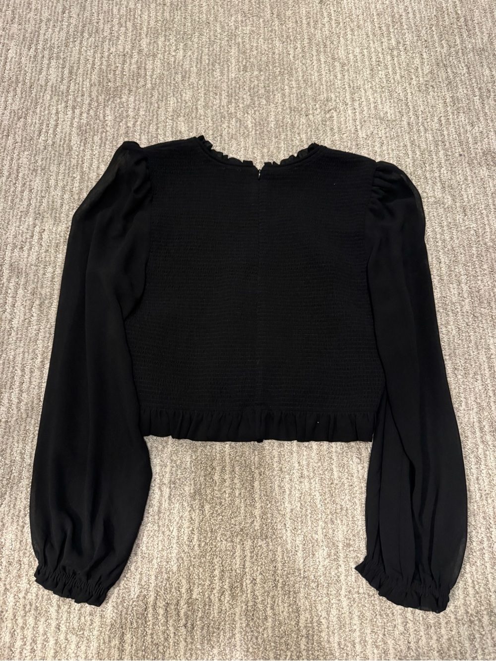 Aritzia (Wilfred) Black Long-Sleeve Ruffle Cropped Top